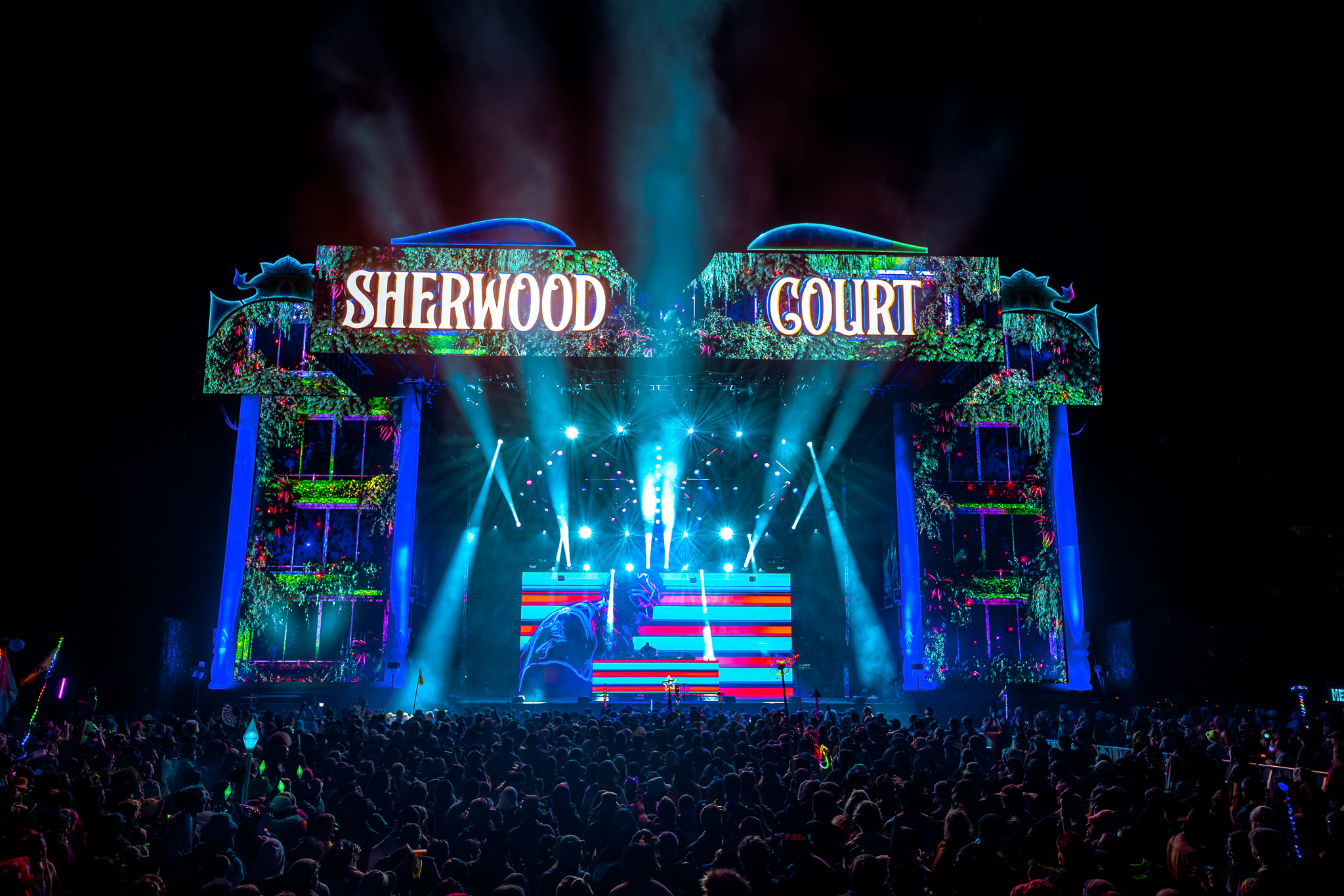 Every set played out across a scenic canvas more than 7,000 pixels wide &mdash; lighting, lasers and video fused into a single environment, all driven by Hippotizer
